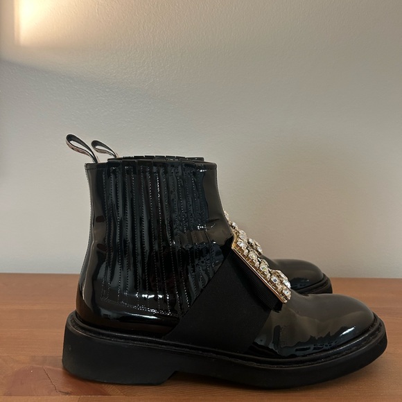 Roger Vivier black patent leather chelsea boots with crystal embellishment - Picture 3 of 7
